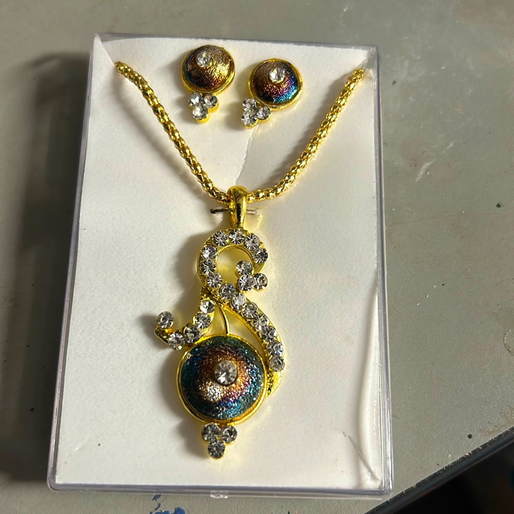 New without tags, necklace and matching earrings,